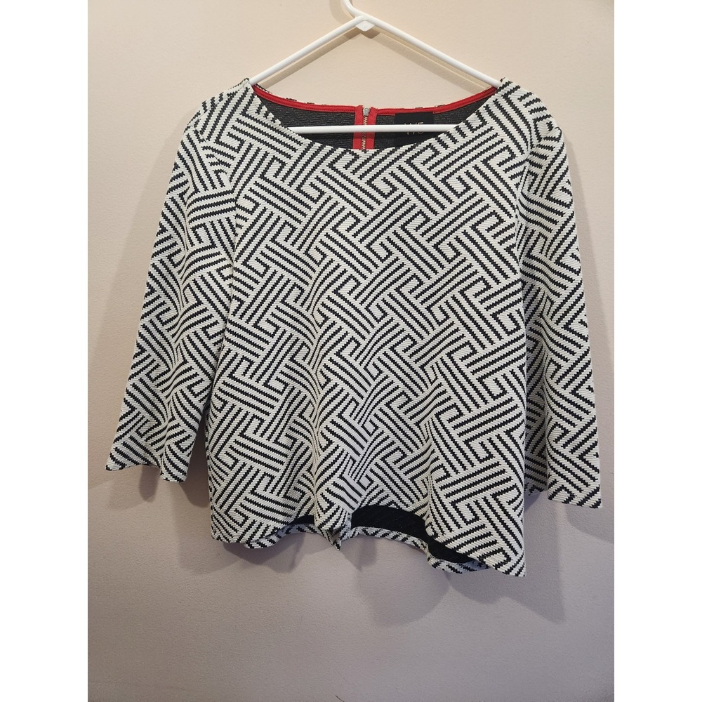 W5 Women Black White Geometric Fretwork Knit Top Red Back Zip 3/4 Sleeve M